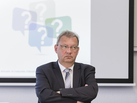 Hôpital fribourgeois: Philippe Menoud jette l'éponge