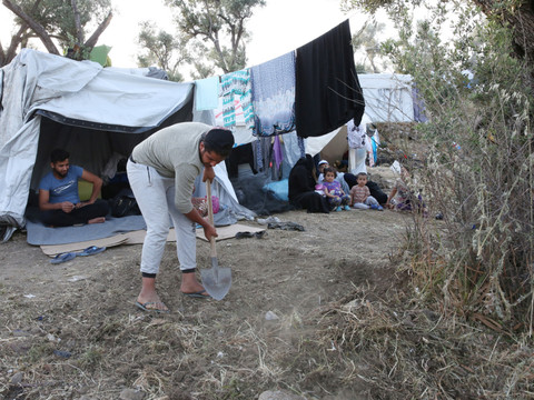 Grève au camp migratoire de Lesbos où la situation est 