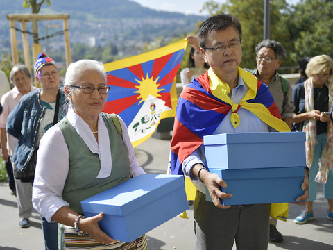 Plus de 11'000 signatures pour la protection des Tibétains