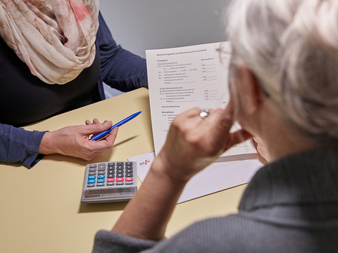 Le National coupe dans les aides aux familles