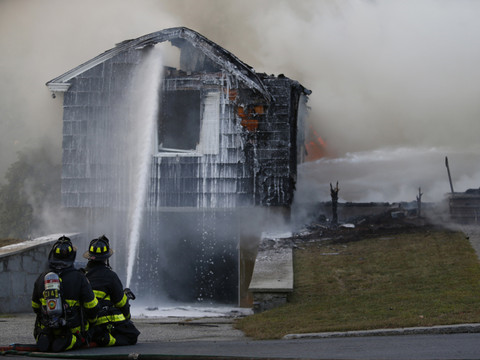 Un mort et 25 blessés dans des explosions au gaz près de Boston