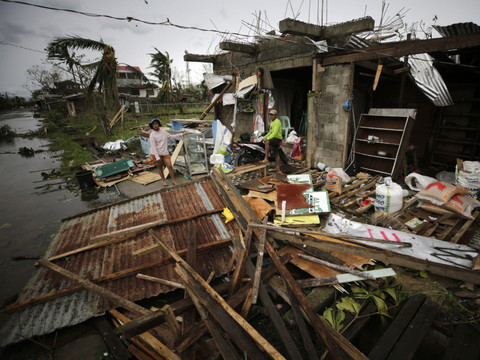 Le typhon Mangkhut fait plusieurs victimes aux Philippines