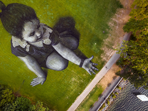 Une fresque pour les ONG aidant les migrants en Méditerranée