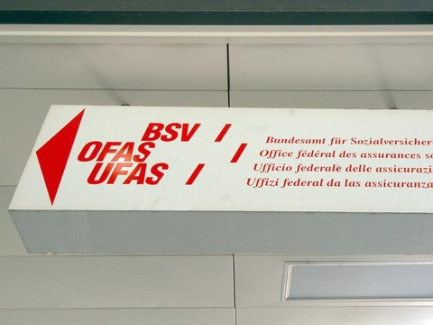 Assurances sociales: le Conseil des Etats accepte de serrer la vis contre les abus
