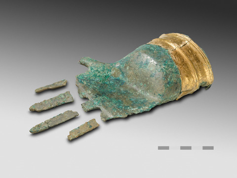 Main en bronze et en or remontant à 3500 ans découverte à Prêles