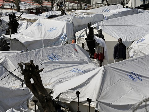 La Grèce veut assouplir les conditions des migrants sur ses îles