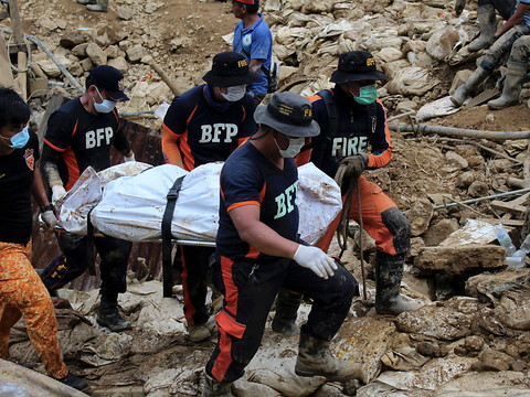 Au moins trois morts dans un glissement de terrain aux Philippines