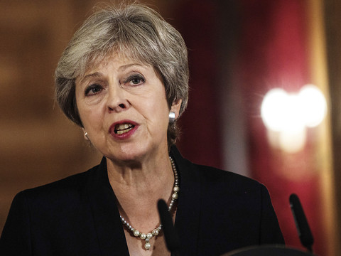 Theresa May renvoie la balle dans le camp des Européens