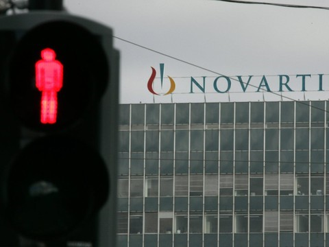 Novartis va supprimer plus de 2000 postes en Suisse d'ici 2022