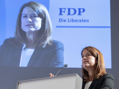 Petra Gössi lance la campagne du PLR et critique la gauche et l'UDC