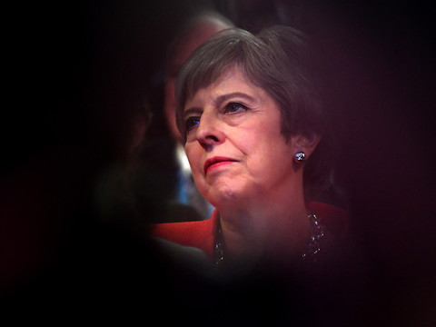 Au congrès des Tories, May tente de rassembler sur le Brexit