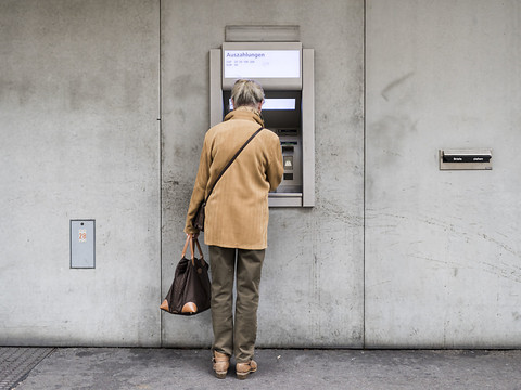 Criminalité: les + de 55 ans volés de 400 millions par an en Suisse
