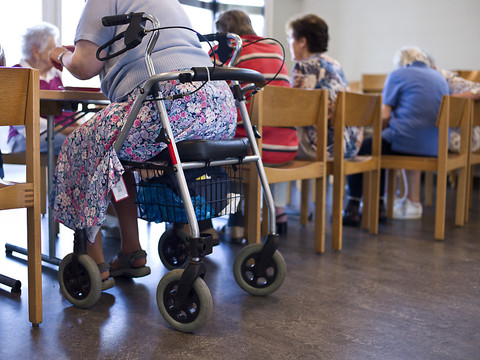 AVC, démence ou Parkinson: 1 femme sur 2 et 1 homme sur 3 à risque