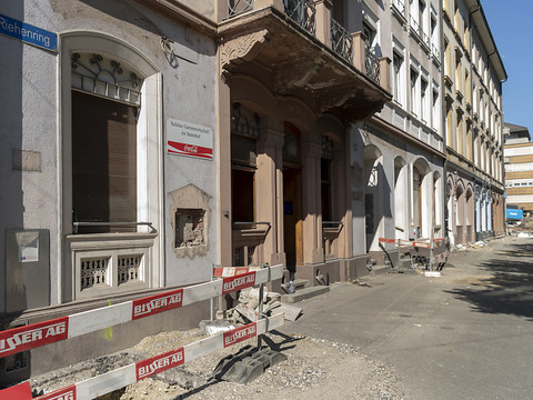 Une prudence particulière doit être observée près des chantiers