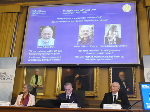 Le Nobel de physique 2018 à un trio de pionniers des lasers