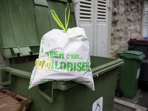 Vaud: des sacs blancs et verts taxés plus écologiques