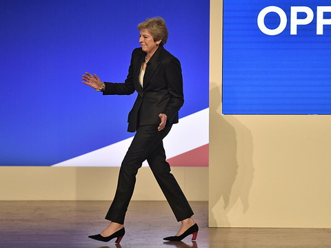 Face au Brexit, Theresa May appelle ses troupes à l'unité