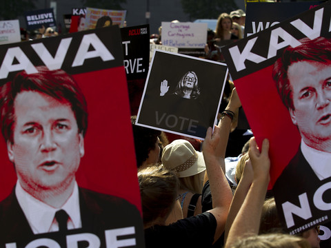 Le juge Kavanaugh remporte un premier vote de procédure au Sénat américain