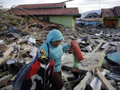 Tsunami aux Célèbes: plus de 1000 personnes présumées disparues
