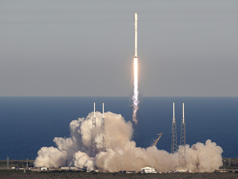 Premier vol de SpaceX avec des astronautes en juin 2019
