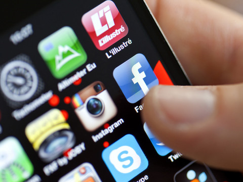 Les Suisses voient les fake news comme un danger pour la démocratie