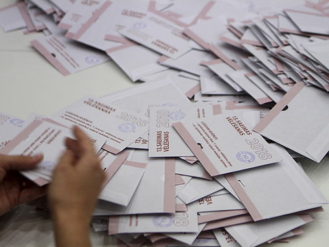 Le parti pro-russe et les populistes remportent les législatives