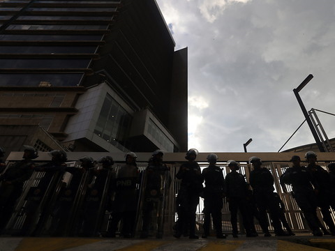 Un élu en détention au Venezuela se suicide, le gouvernement accusé