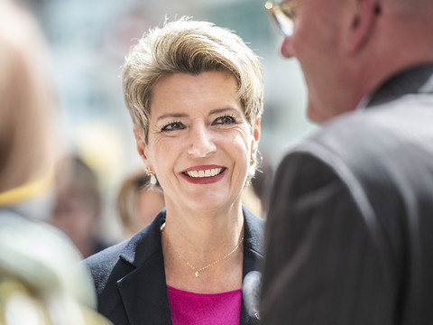 Succession Schneider-Ammann: Keller-Sutter convoque la presse
