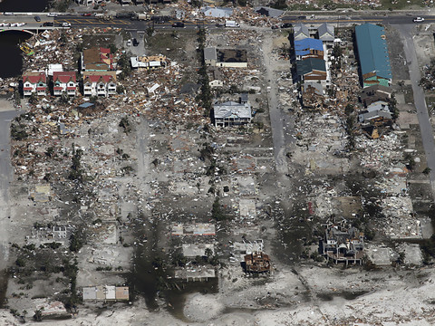 L'ouragan Michael laisse six morts et des paysages de désolation
