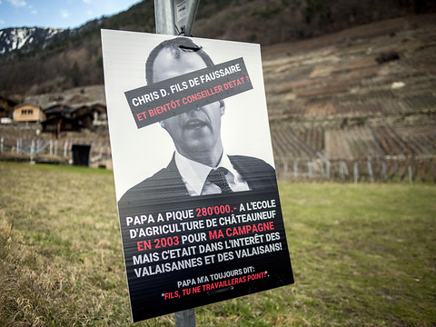 Colleur d'affiche portant atteinte aux Darbellay condamné en Valais