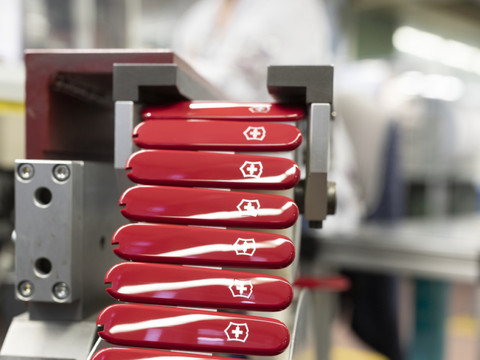 Victorinox attaqué en justice par la Confédération