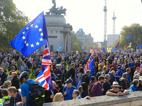 Mobilisation massive à Londres pour réclamer un second référendum sur le Brexit
