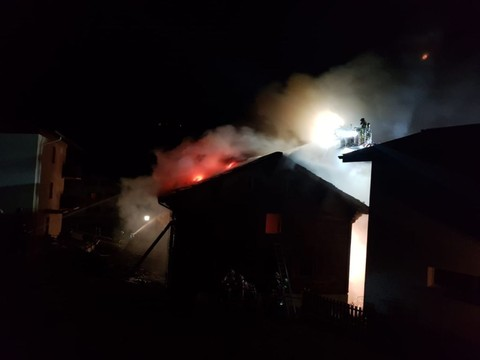 Maison en flamme au-dessus de Viège: un mort