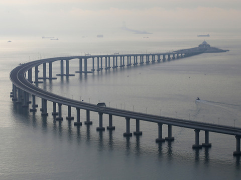 Xi inaugure un pont entre Hong Kong et la Chine continentale