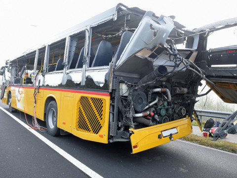 Wiggen (LU): 8 blessés dans un car postal après une collision