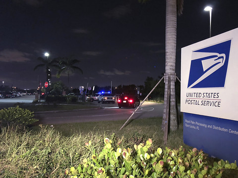 Le FBI mène des fouilles dans un centre postal de Floride