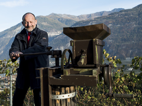 Le président du Conseil national chez le faux-monnayeur