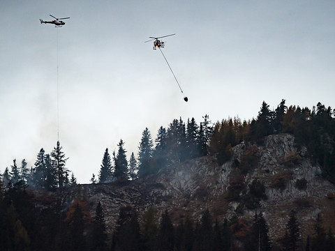 La pluie en soutien des pompiers à Savièse (VS)