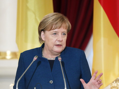 Angela Merkel pour le maintien des sanctions contre Moscou