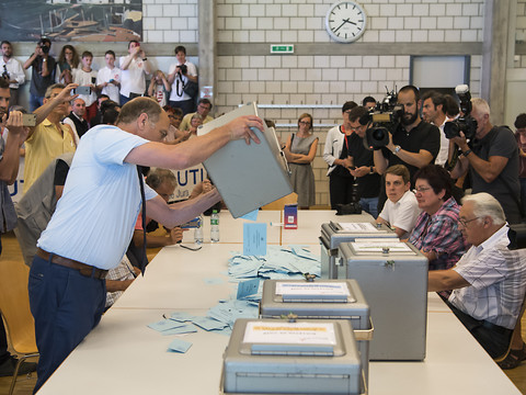 Moutier saura lundi si le vote sur son transfert est validé