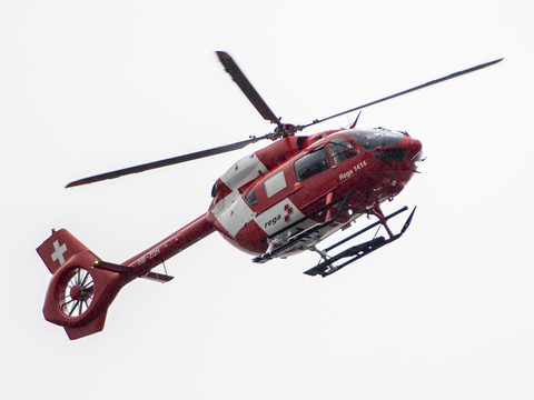 Le nouvel hélicoptère de la Rega a atterri sur la Place fédérale