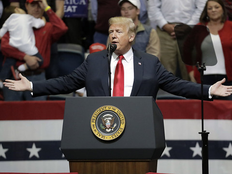 Duel à distance entre Obama et Trump à deux jours des 
