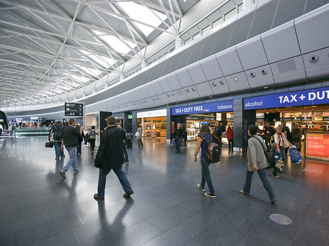 Dufry: croissance organique amputée de plus de moitié sur neuf mois