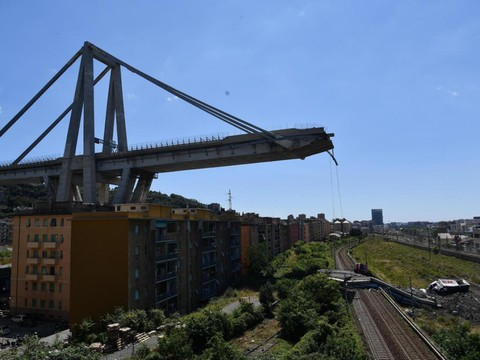 Des parties du pont effondré à Gênes sont arrivés à Dübendorf