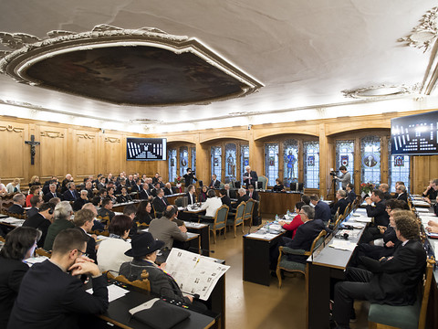 Le budget du canton de Fribourg critiqué pour manque d'anticipation