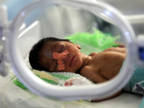 Pilonnage intense de Hodeida et vives craintes pour les enfants au Yémen