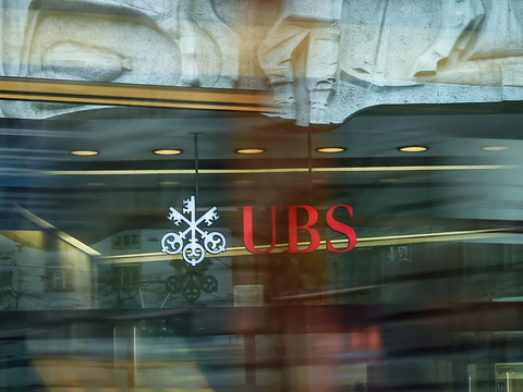 Fraude fiscale: l'État réclame 1,6 milliard d'euros à UBS