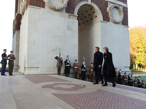 Hommage de Macron et May aux morts de la bataille de la Somme