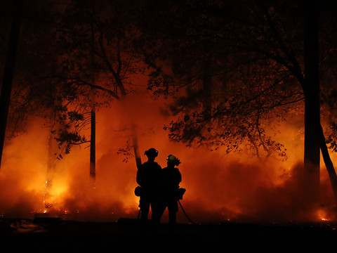 La Californie ravagée par les flammes, neuf morts