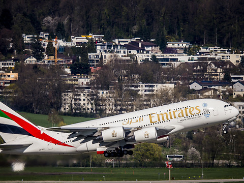 Emirates: bénéfice semestriel plombé par les coûts du pétrole